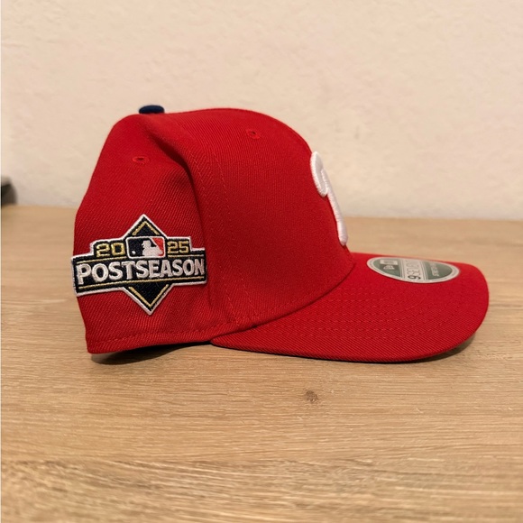 Men's New Era Red Philadelphia Phillies 2025 MLB Postseason Side Patch 9SEVENTY - Picture 7 of 8